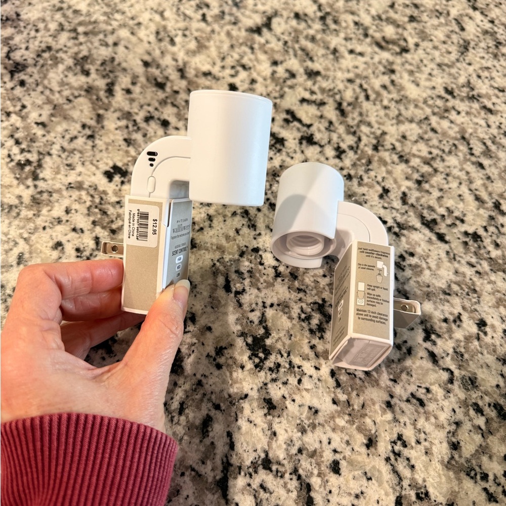 4 Bath + Body Works Plug Ins - Picture 4 of 4